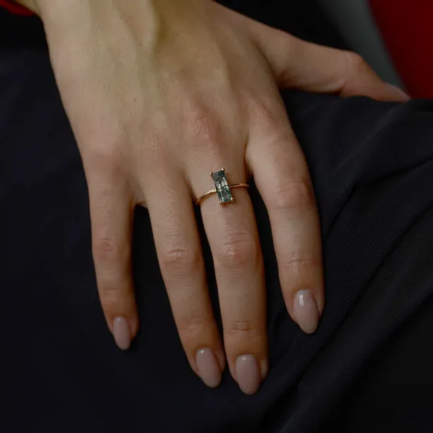 Gold ring with moss agate MOS Image