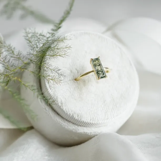 Gold ring with moss agate MOS Image