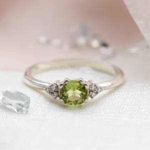 Gold ring with peridot and diamonds MONNY