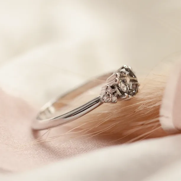 Gold ring with quartz and diamonds MONNY Image