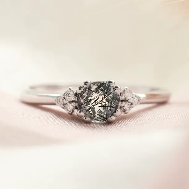 Gold ring with quartz and diamonds MONNY Image