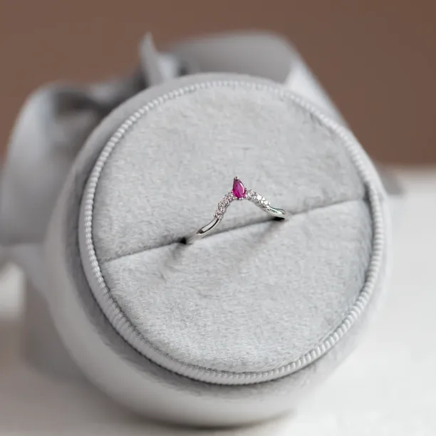 Zlatý diamantový prsten s rubínem CROWN Image