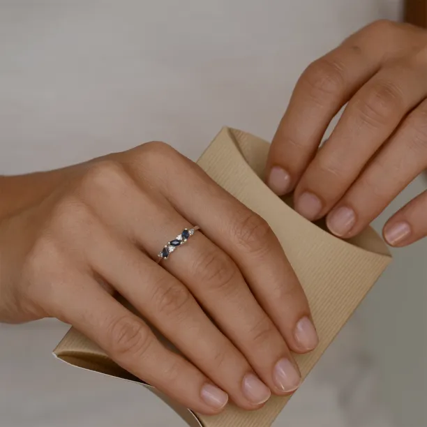 Zlatý prsten se safíry a kulatými diamanty VALLY Image