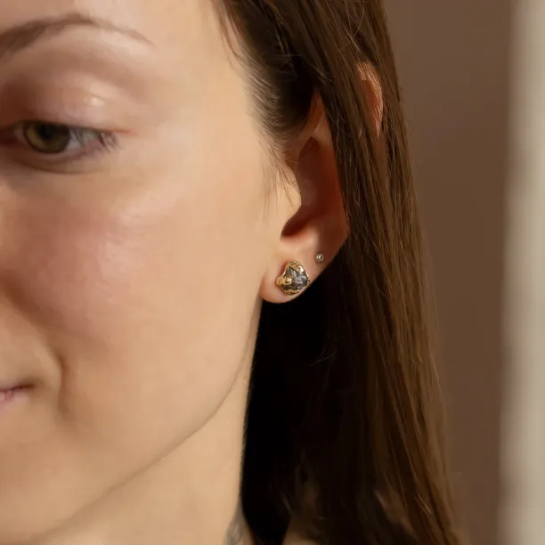 Raw blue diamond stud earrings CORNELIA Image