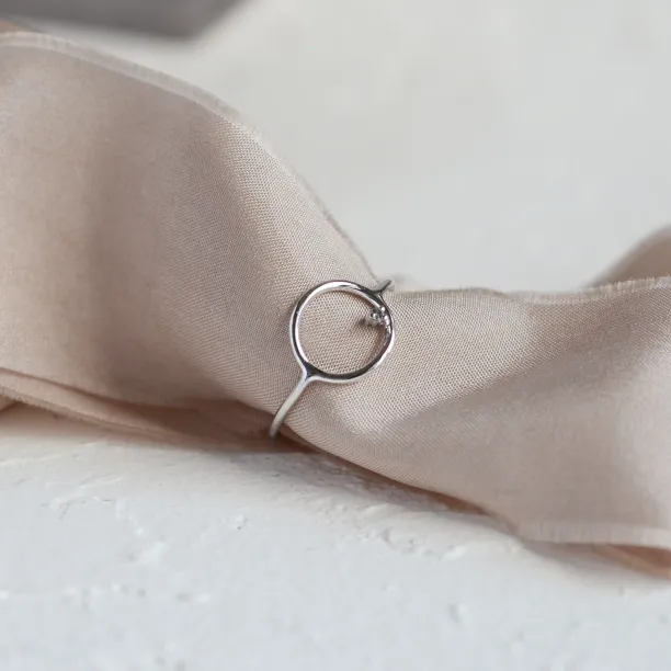 Zlatý minimalistický prsten s diamantem salt and pepper MERIDA Image