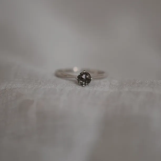 Gold ring with rutile quartz BURGO Image