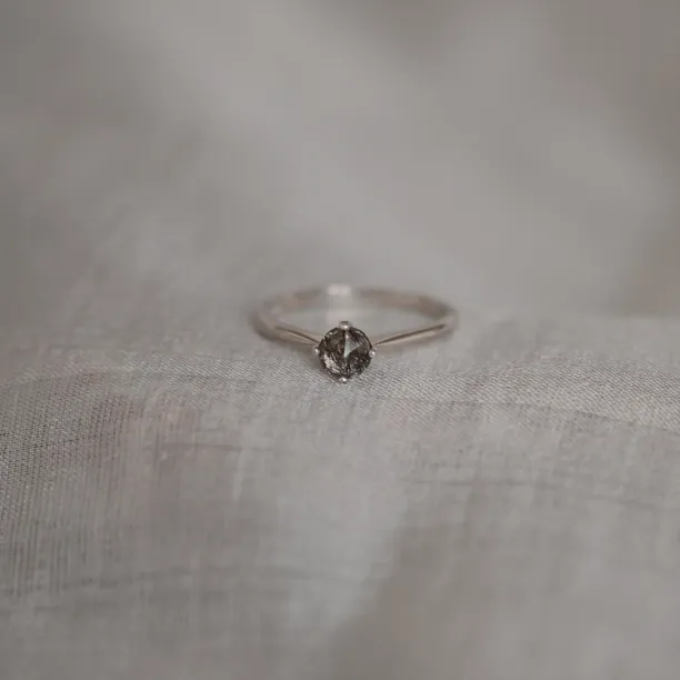 Gold ring with rutile quartz BURGO Image