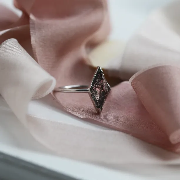 Gold ring with rutile quartz BENITO Image