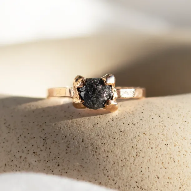 Originální zásnubní prsten s šedým surovým diamantem INES Image