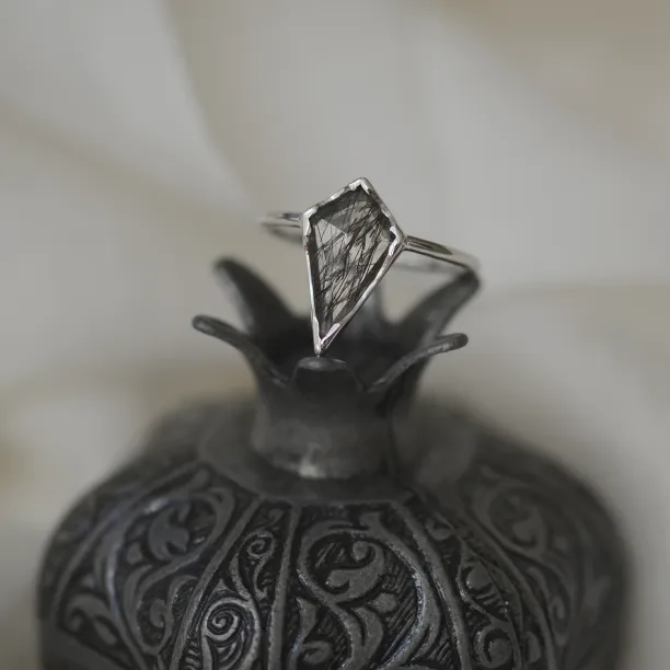 Gold ring with rutile quartz BUNO Image