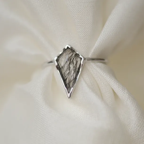 Gold ring with rutile quartz BUNO Image