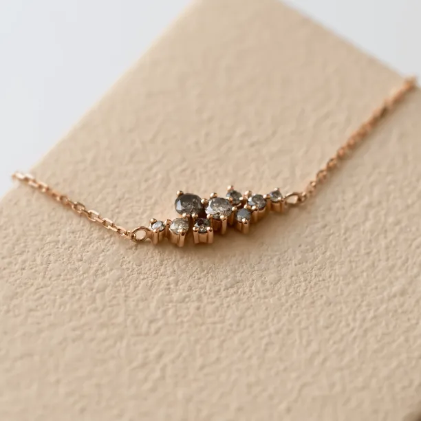 Zlatý náramek osazený salt and pepper diamanty CLARE Image