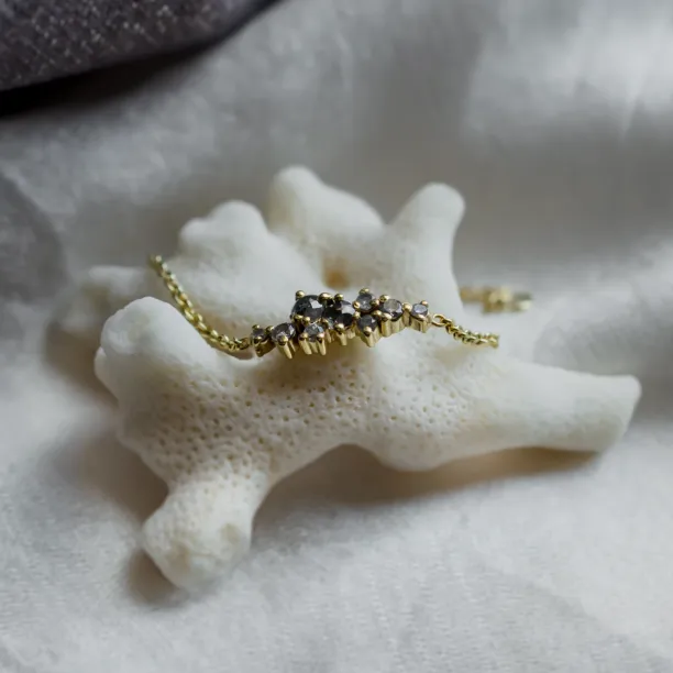 Zlatý náramek osazený salt and pepper diamanty CLARE Image