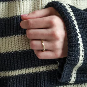 Minimalistické snubní prsteny s tepaným povrchem GOLI Thumbnail