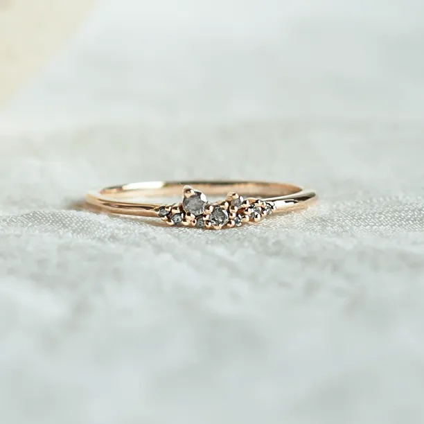 Zlatý minimalistický prstýnek s diamanty salt and pepper CLUSTER Image