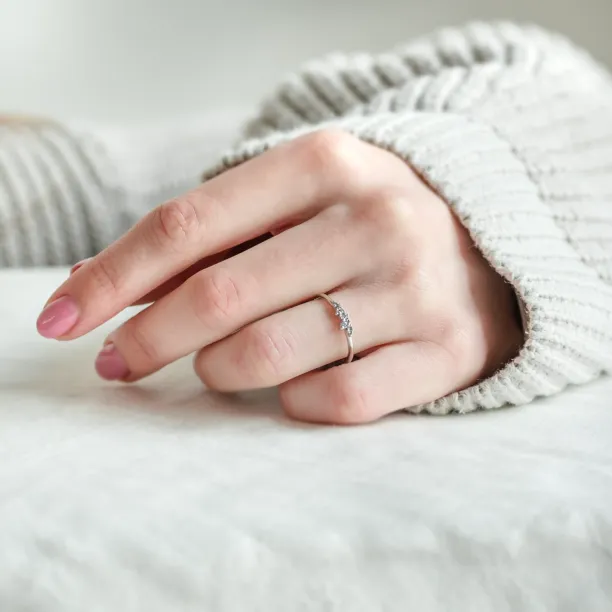 Zlatý minimalistický prstýnek s diamanty salt and pepper CLUSTER Image