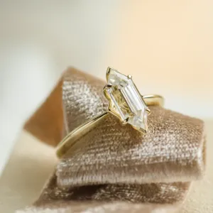 Zásnubní prsten s moissanitem ve tvaru hexagonu CATELYN Thumbnail