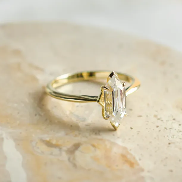 Zásnubní prsten s moissanitem ve tvaru hexagonu CATELYN Image