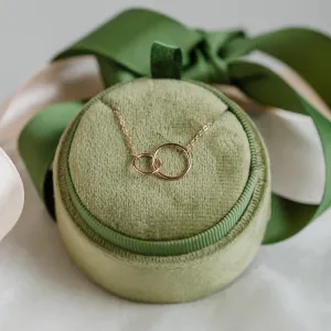 Minimalistický zlatý náhrdelník s kruhy VOVET Thumbnail