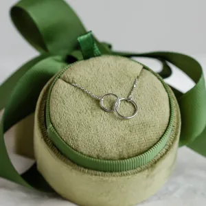 Minimalistický zlatý náhrdelník s kruhy VOVET Thumbnail