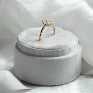 Minimalistický zlatý prsten s moissanitem ve tvaru markýz LOUISA Thumbnail