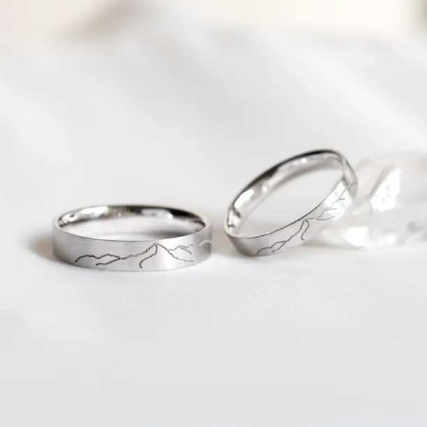 Gold wedding rings with engraved mountains TATRY  Image