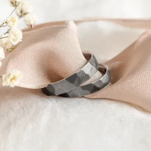 Snubní prsteny s tepaným povrchem ze zlata PERU Thumbnail