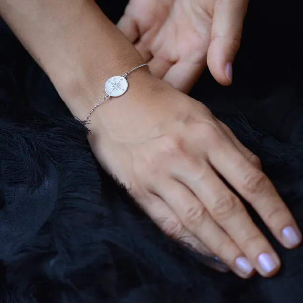 Silver bracelet with a compass and a diamond BOBBIE Image