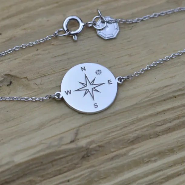 Silver bracelet with a compass and a diamond BOBBIE Image