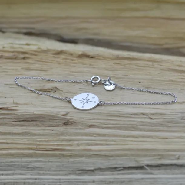 Silver bracelet with a compass and a diamond BOBBIE Image
