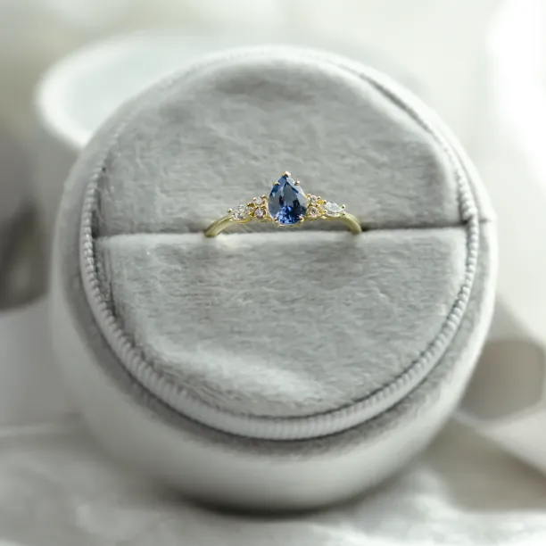 Blue sapphire and diamond engagement ring EVELYN Image