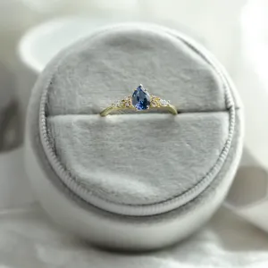 Blue sapphire and diamond engagement ring EVELYN Thumbnail