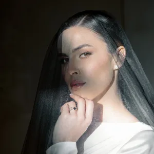 Platinový zásnubní prsten s černým diamantem FLORA Thumbnail