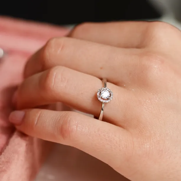 Platinový zásnubní prsten s diamanty HALOY Image