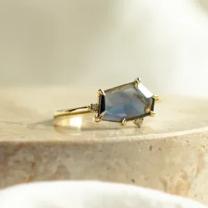 Teal sapphire engagement ring MAGNIFICA Thumbnail