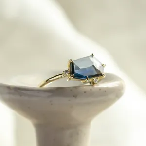 Teal sapphire engagement ring MAGNIFICA Thumbnail