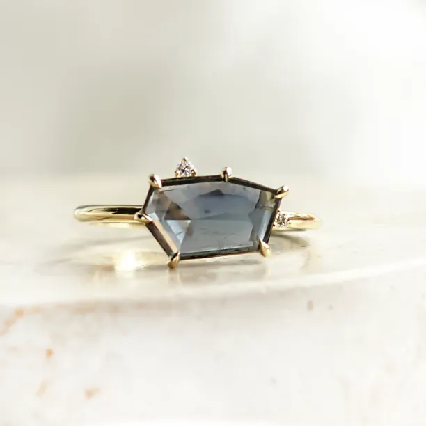 Teal sapphire engagement ring MAGNIFICA Image