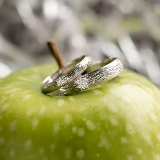 DRIS gold wedding rings Image