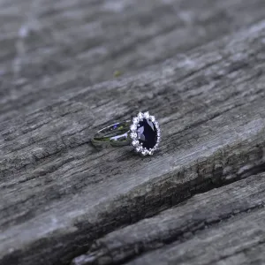 Golden ring with JUFI diamonds and a sapphire Thumbnail