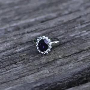 Golden ring with JUFI diamonds and a sapphire Thumbnail