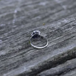 Golden ring with JUFI diamonds and a sapphire Thumbnail