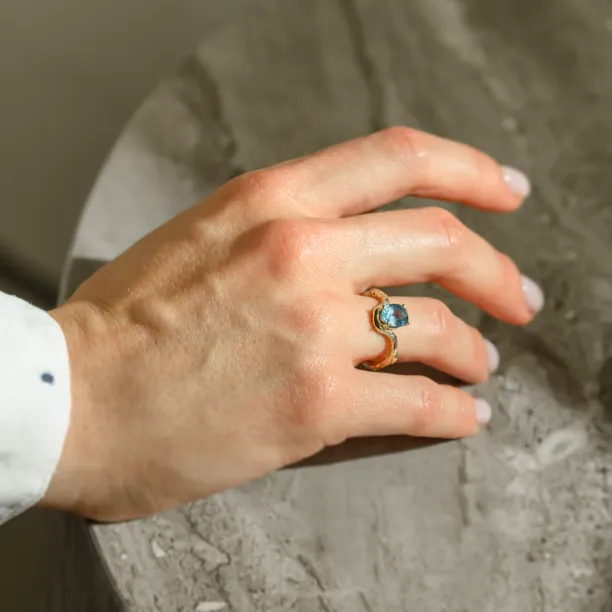 Unique oval blue sapphire ring KIARA Image