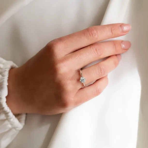 Klasický zásnubní zlatý prsten s diamantem TRINO Image