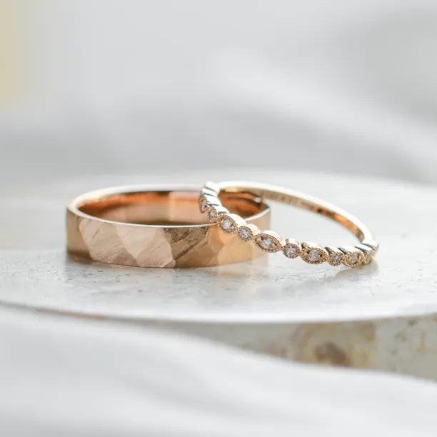 Zlaté snubní prsteny s diamanty LATI Image