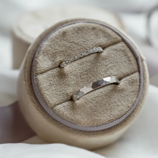 Zlaté snubní prsteny s diamanty LATI Image