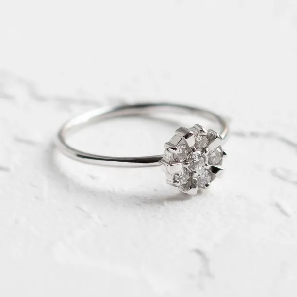 GRAC gold diamond flower shape ring Image