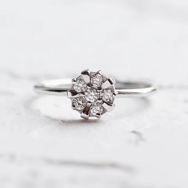 GRAC gold diamond flower shape ring Image