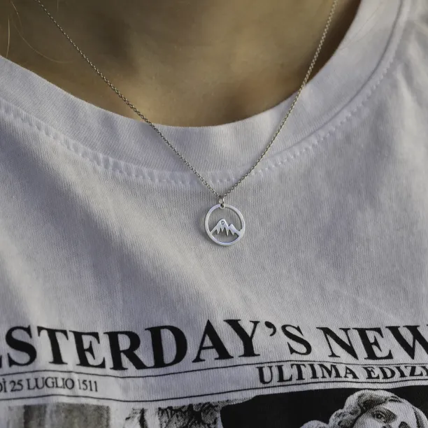 Zlatý přívěsek s diamantem pro horské nadšence MUNI Image