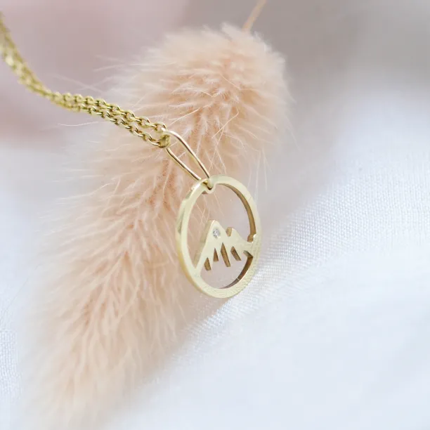 Zlatý přívěsek s diamantem pro horské nadšence MUNI Image