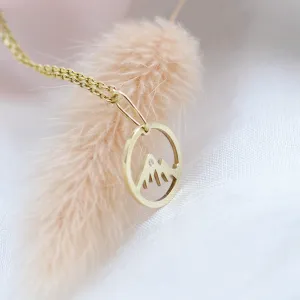 Zlatý přívěsek s diamantem pro horské nadšence MUNI Thumbnail